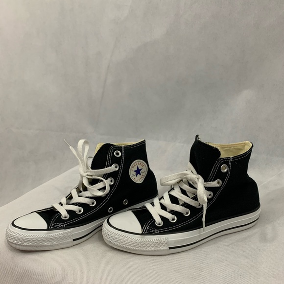 Converse Shoes - Converse high top Chuck Taylors size woman’s 6